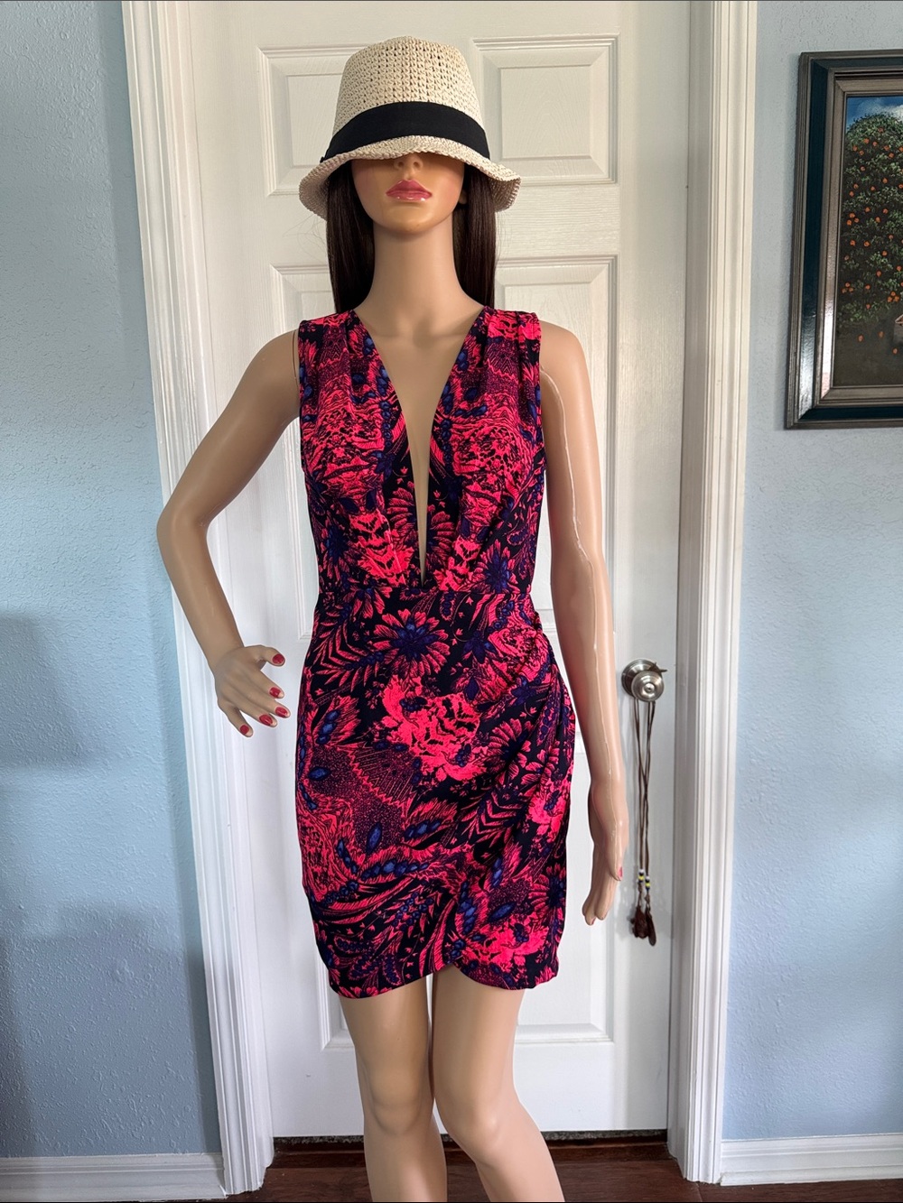 Sleeveless V-Neck Floral Bodycon Dress in Fuchsia and Navy